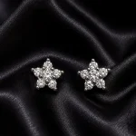 SİLVER KRİSTAL TAŞLI KABARTMALI ÇİÇEK TASARIM GLORY KÜPE – FK0070-10350-SILVER - Ayşe Kafkas Butik