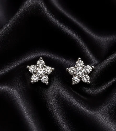 SİLVER KRİSTAL TAŞLI KABARTMALI ÇİÇEK TASARIM GLORY KÜPE – FK0070-10350-SILVER - Ayşe Kafkas Butik