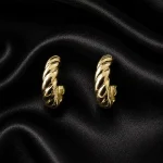 GOLD SİMETRİK SARMA BURGU TASARIM HALKA GLORY KÜPE – FK0075-10326 - Ayşe Kafkas Butik