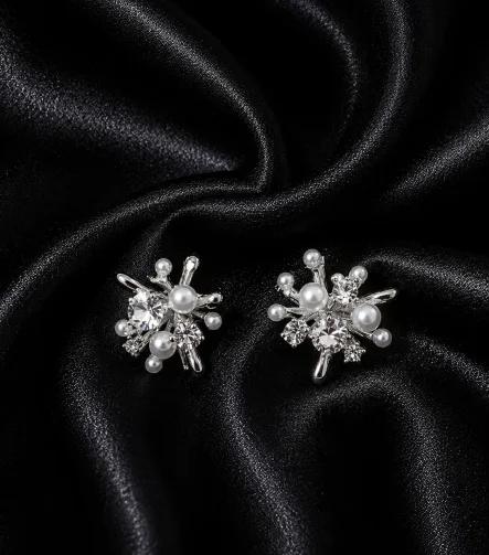 SİLVER İNCİ VE TEKTAŞ UZANTILI KABARTMA TASARIM GLORY KÜPE – FK0135-10541 - Ayşe Kafkas Butik