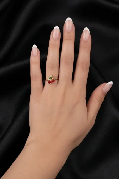 14K GOLD KAPLAMA KIRMIZI VE YEŞİL TAŞLI AYARLI GLORY YÜZÜK – FK14K0075-8566 - Ayşe Kafkas Butik