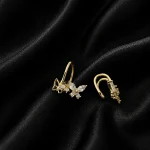 14K GOLD KAPLAMA KRİSTAL TAŞLI VE TAŞSIZ KELEBEK TASARIM GLORY TEKLİ KIKIRDAK KÜPE – FK14K0120-10390…