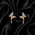 14K GOLD KAPLAMA ZİRKON VE KRİSTAL TAŞ KANATLI SALLANTILI GLORY KÜPE – FK14K0150-10544 - Ayşe Kafkas Bu…