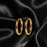 GOLD DÜZ ORTA BOY HALKA ÇELİK KÜPE – FKÇLK0035-10250 - Ayşe Kafkas Butik