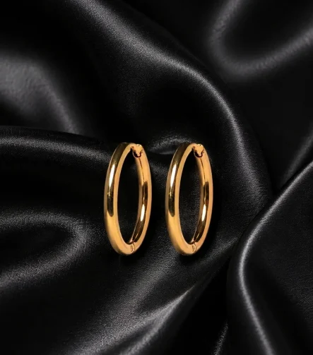 GOLD DÜZ ORTA BOY HALKA ÇELİK KÜPE – FKÇLK0035-10250 - Ayşe Kafkas Butik