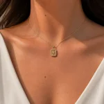 GOLD KRİSTAL TAŞLI ORTASI ÇARKIFELEK KARE TASARIM ÇELİK KOLYE – FKÇLK0065-4840 - Ayşe Kafkas Butik