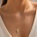 GOLD SEDEF YAPRAKLI İNCİLİ ÇİÇEK TASARM ÇELİK KOLYE – FKÇLK0065-4912 - Ayşe Kafkas Butik