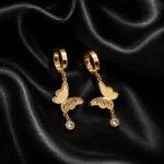 GOLD LAZER KESİM DETAYLI KELEBEK VE TEKTAŞ SALLANTILI ÇELİK KÜPE – FKÇLK0070-9963 - Ayşe Kafkas Butik