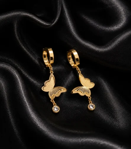 GOLD LAZER KESİM DETAYLI KELEBEK VE TEKTAŞ SALLANTILI ÇELİK KÜPE – FKÇLK0070-9963 - Ayşe Kafkas Butik