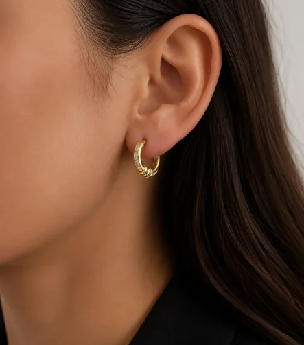 GOLD MİNİ SUYOLU ÜSTÜ SARGILI HALKA TASARIM LUXURY KÜPE – FKERDYM0100-10361 - Ayşe Kafkas Butik