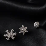 SİLVER KRİSTAL TAŞLI KAR TANESİ VE ÇİÇEKLİ 3 LÜ ÇOKLU GLORY KÜPELER – FKRDYM0150-10469 - Ayşe Kafkas Bu…